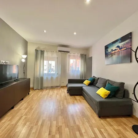 Comfortable Renovated Flat, Wifi! Apartment Badalona