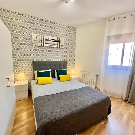 Comfortable Renovated Flat, Wifi! Apartment
