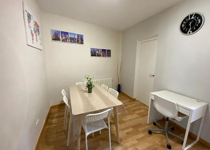 Comfortable Renovated Flat, Wifi! Lägenhet