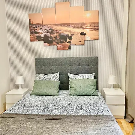 Апартаменты Comfortable Renovated Flat, Wifi! *