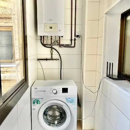 Comfortable Renovated Flat, Wifi! * בדלונה